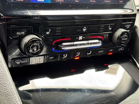 Used 2023 Jeep Grand Cherokee L Limited w/ Rear Seat Video Group I image 21