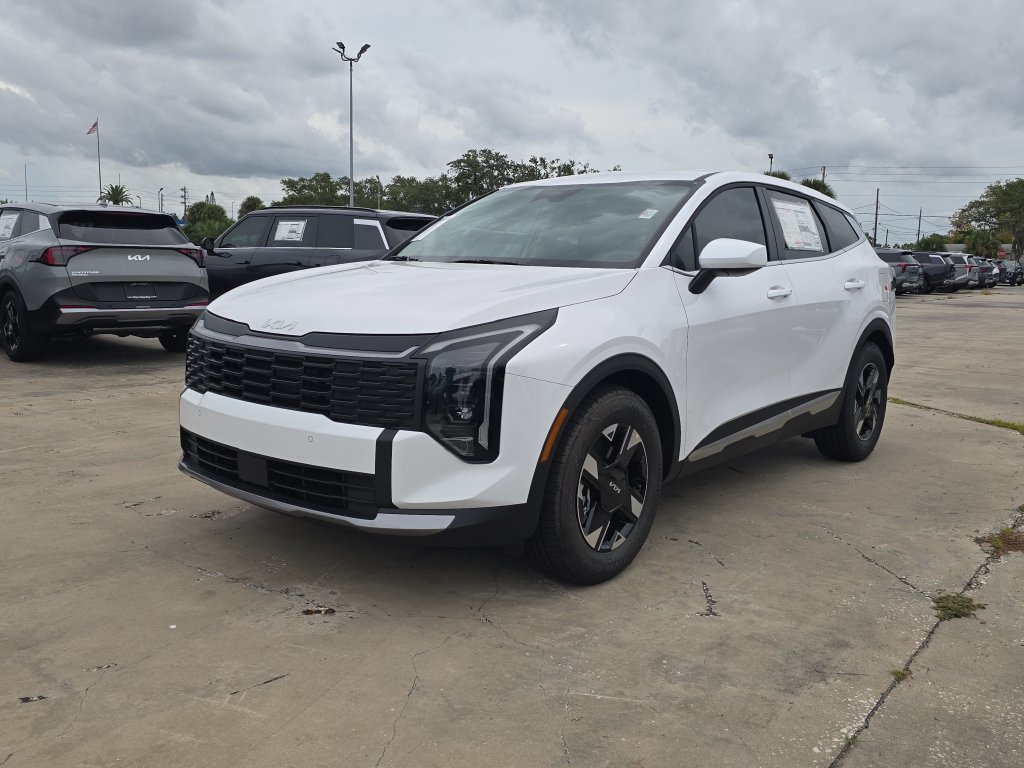 New 2027 Kia Sportage LX FWD image 4