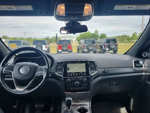 Certified 2021 Jeep Grand Cherokee Laredo X RWD image 3