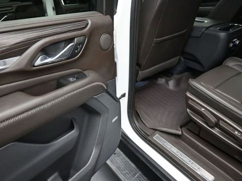 Used 2023 GMC Yukon XL Denali AWD/4WD image 16
