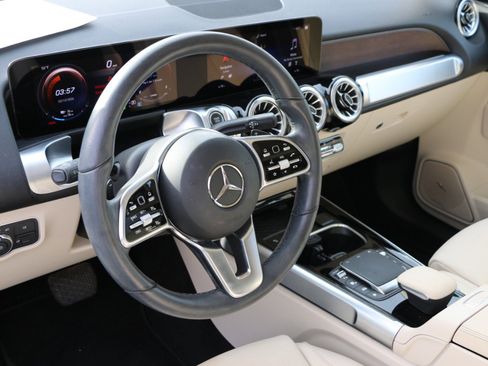 Used 2023 Mercedes-Benz EQB 300 4MATIC image 19