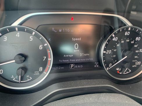 Used 2024 Nissan Titan SV w/ SV Convenience Package image 21