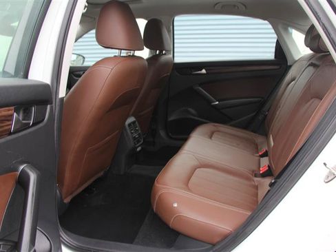 Used 2022 Volkswagen Passat 2.0T FWD image 25