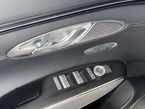 Used 2023 Genesis GV70 2.5T w/ Advanced Package image 18