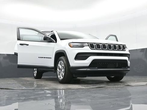Used 2025 Jeep Compass Sport image 51