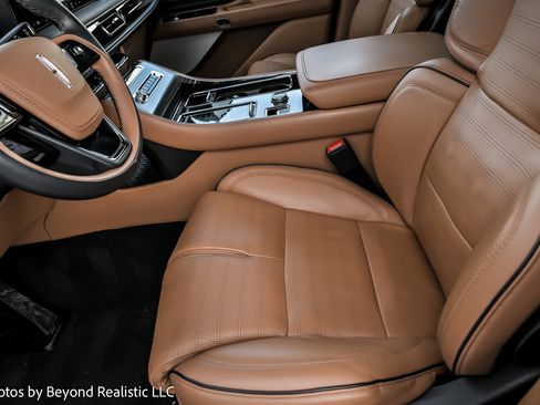 Used 2025 Lincoln Aviator Black Label w/ Jet Appearance Package image 25