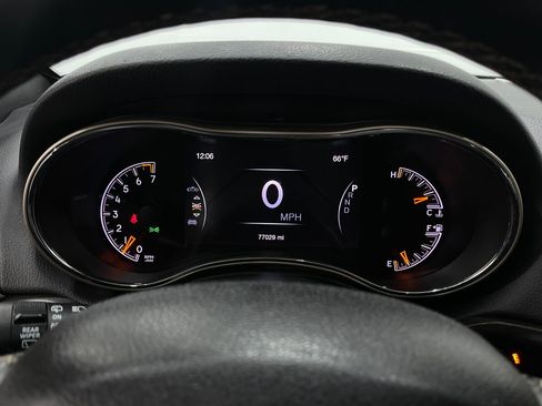 Used 2017 Jeep Grand Cherokee Limited image 23