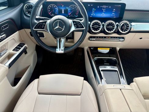 Used 2025 Mercedes-Benz GLB 250 image 12