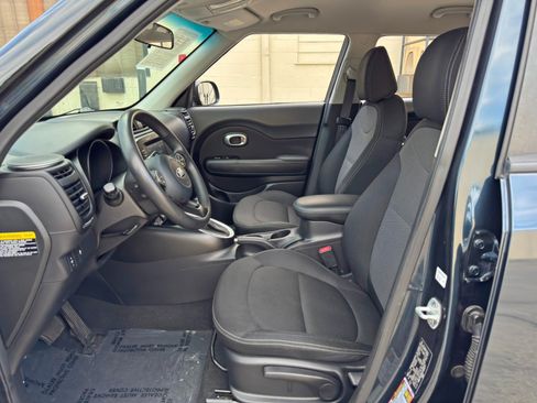 Used 2019 Kia Soul + FWD image 15