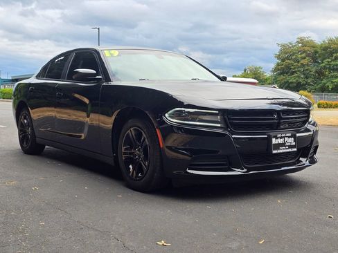 Used 2019 Dodge Charger SXT RWD image 8
