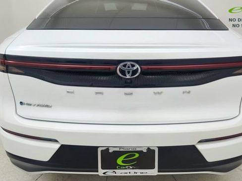 Used 2024 Toyota Crown AWD/4WD image 11