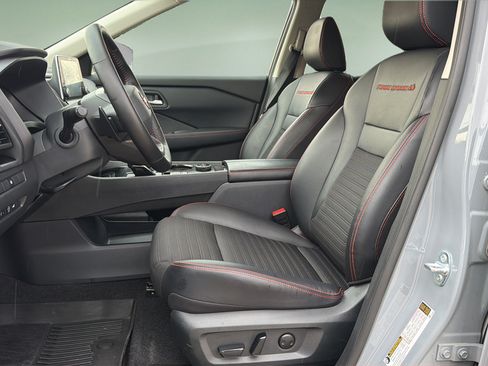 Certified 2025 Nissan Rogue SV AWD/4WD image 18