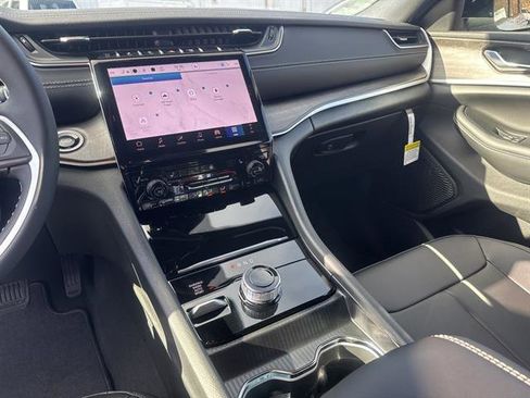 New 2025 Jeep Grand Cherokee Limited image 13