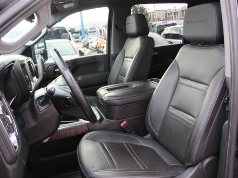Used 2022 GMC Sierra 2500 Denali w/ Denali Black Diamond Edition AWD/4WD image 18