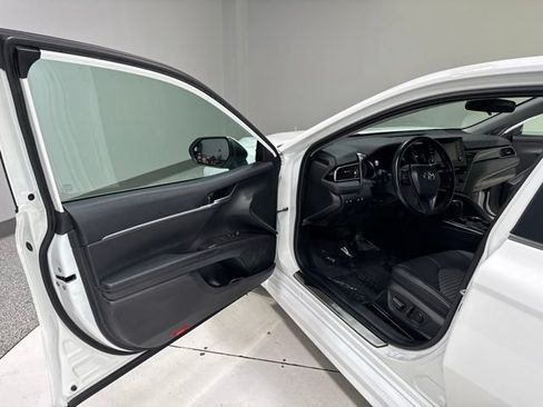 Used 2021 Toyota Camry SE AWD/4WD image 9