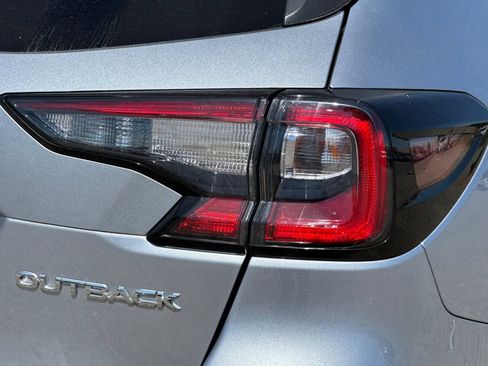 Used 2023 Subaru Outback Limited image 32