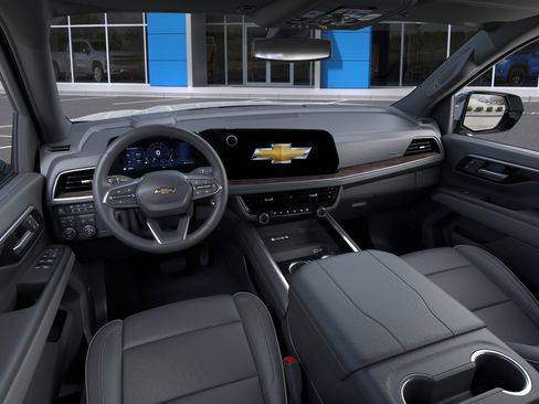 New 2026 Chevrolet Suburban Premier AWD/4WD image 15
