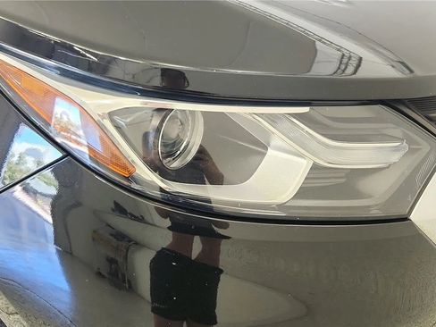 Used 2018 Chevrolet Equinox LT FWD image 14