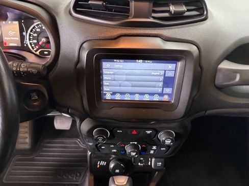 Used 2020 Jeep Renegade Latitude w/ Cold Weather Group AWD/4WD image 30