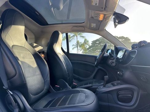 Used 2017 smart fortwo passion image 9