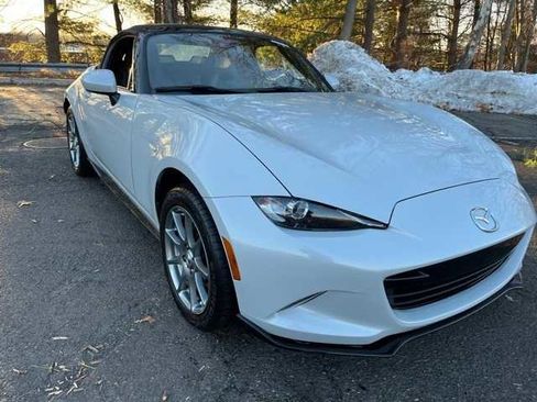 Used 2017 MAZDA MX-5 Miata Grand Touring w/ Appearance Package image 3