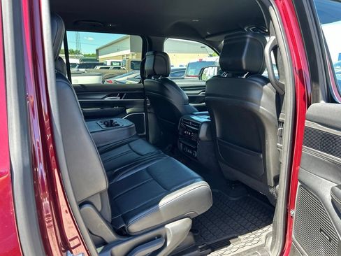 Used 2024 Jeep Wagoneer L Series II w/ Flexible Seating Group AWD/4WD image 46