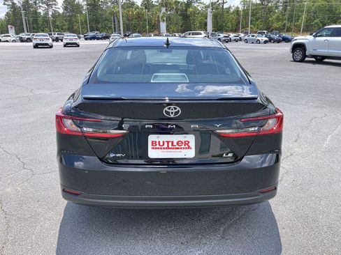 Used 2026 Toyota Camry LE w/ Convenience Package FWD image 4