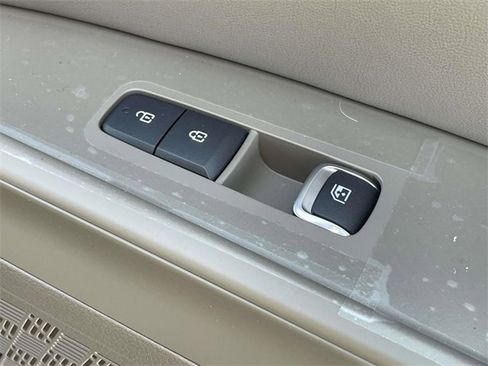 New 2026 Kia Carnival EX image 17