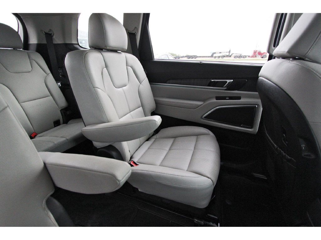 Used 2024 Kia Telluride SX w/ Towing Package FWD image 13