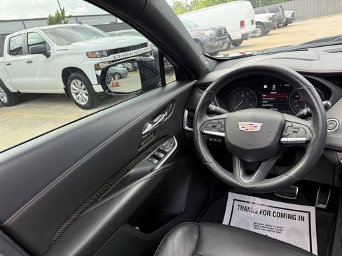 Used 2022 Cadillac XT4 Sport FWD image 19