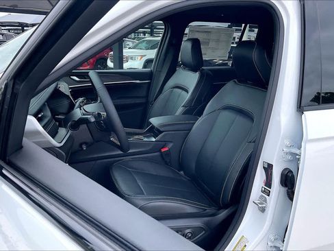 New 2026 Jeep Grand Cherokee Limited Reserve AWD/4WD image 9