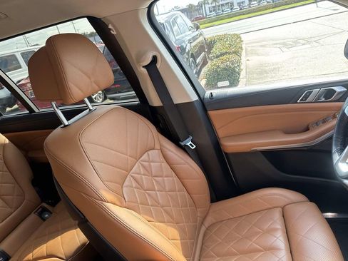 Used 2023 BMW X7 xDrive40i w/ Premium Package image 11