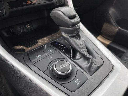 Certified 2025 Toyota RAV4 LE AWD/4WD image 19
