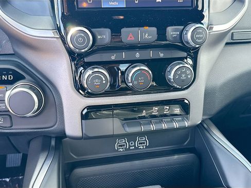 New 2026 RAM 1500 4x4 Crew Cab image 15
