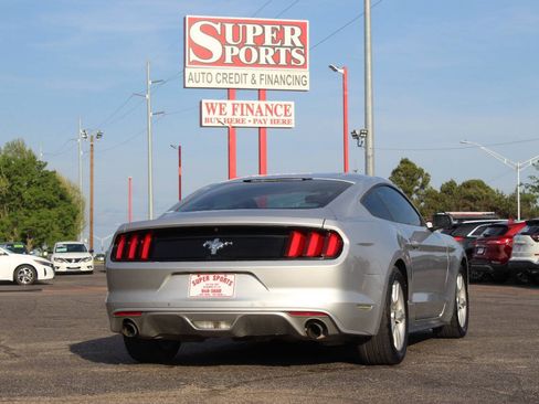 Used 2017 Ford Mustang Coupe RWD image 4