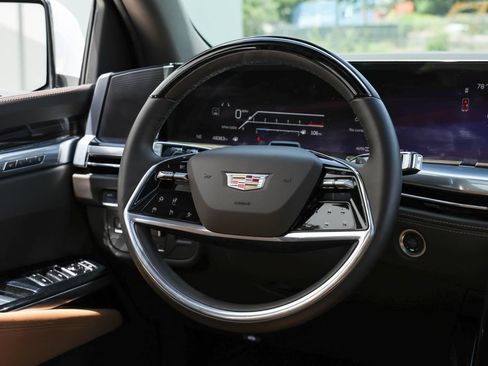 Used 2025 Cadillac Escalade Premium Luxury w/ LPO, Floor Liner Package AWD/4WD image 36