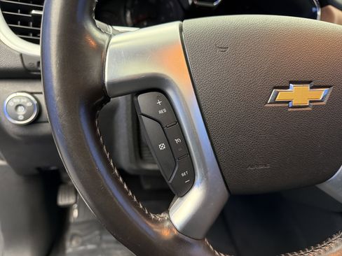 Used 2017 Chevrolet Traverse LT w/ Style and Technology Package image 16