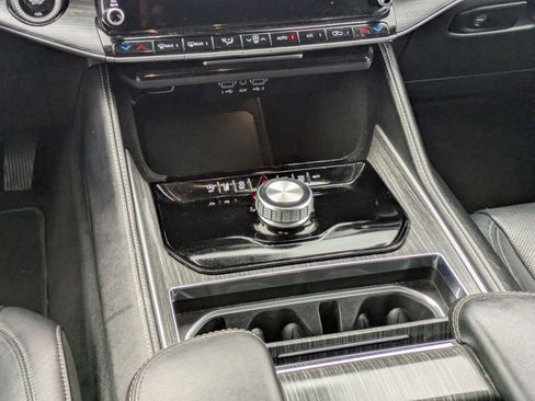 Used 2024 Jeep Wagoneer Series II w/ Flexible Seating Group image 19