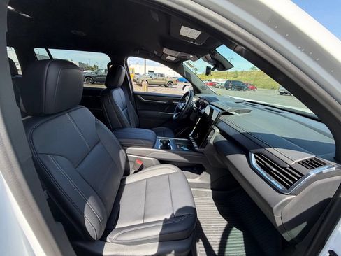Used 2026 GMC Acadia Elevation w/ Elevation Premium Package AWD/4WD image 41