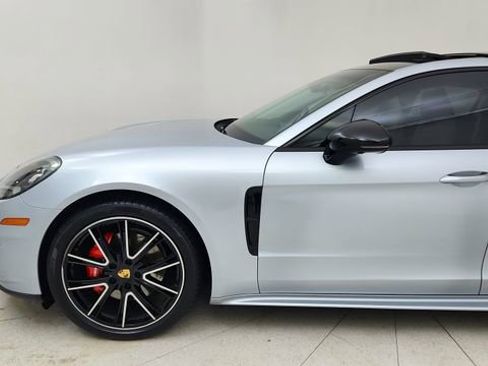 Used 2018 Porsche Panamera 4S image 9