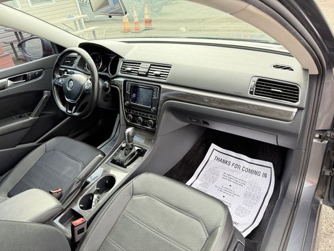 Used 2018 Volkswagen Passat 2.0T SE image 38