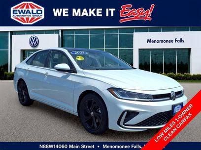 Used 2025 Volkswagen Jetta SE w/ Sunroof Package