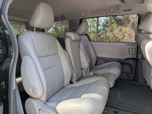 Used 2017 Toyota Sienna XLE image 15