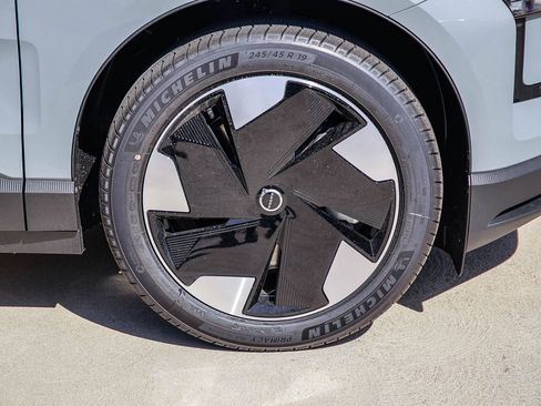 New 2026 Volvo EX30 Plus w/ Protection Package AWD/4WD image 9