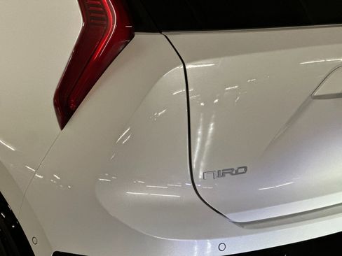 Certified 2023 Kia Niro Wave image 38