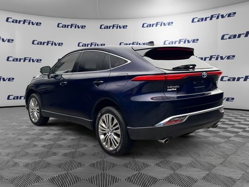 Used 2022 Toyota Venza Limited image 3