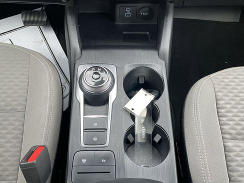 Used 2022 Ford Escape SE w/ Cold Weather Package image 22