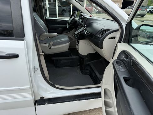 Used 2017 Dodge Grand Caravan SE w/ Power Window Group FWD image 13