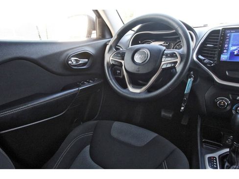 Used 2015 Jeep Cherokee Sport image 11