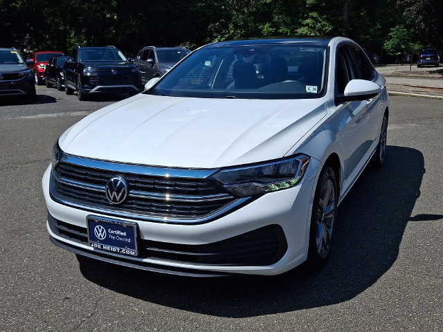 Used 2023 Volkswagen Jetta SE w/ Panoramic Sunroof Package FWD image 4